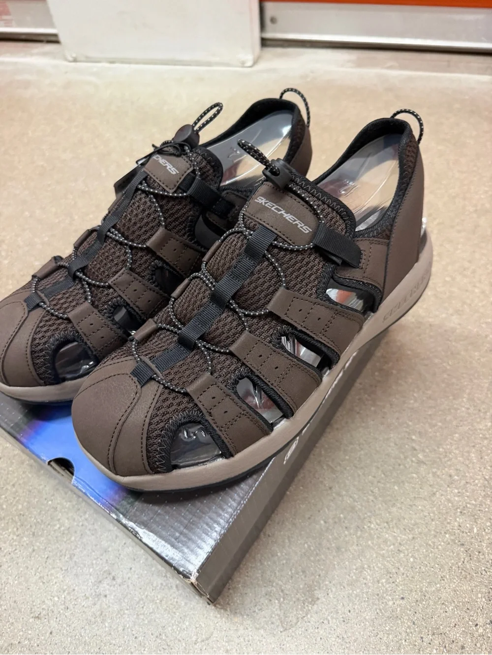 NWB Skechers Melbo Journey Man 2  Wide Fit Men's Brown  Sandals with Bungee Lace